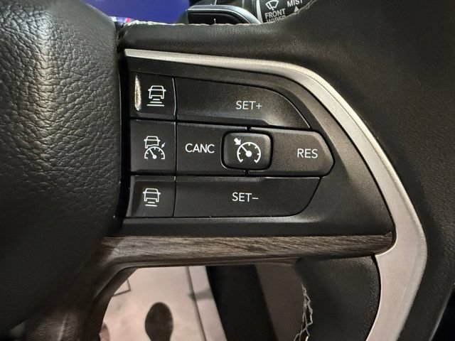 Used 2023 Jeep Grand Cherokee Limited w/ Black Appearance Package AWD/4WD image 33