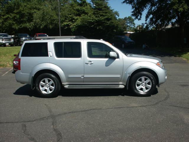 Used 2008 Nissan Pathfinder SE w/ Premium Pkg AWD/4WD image 4