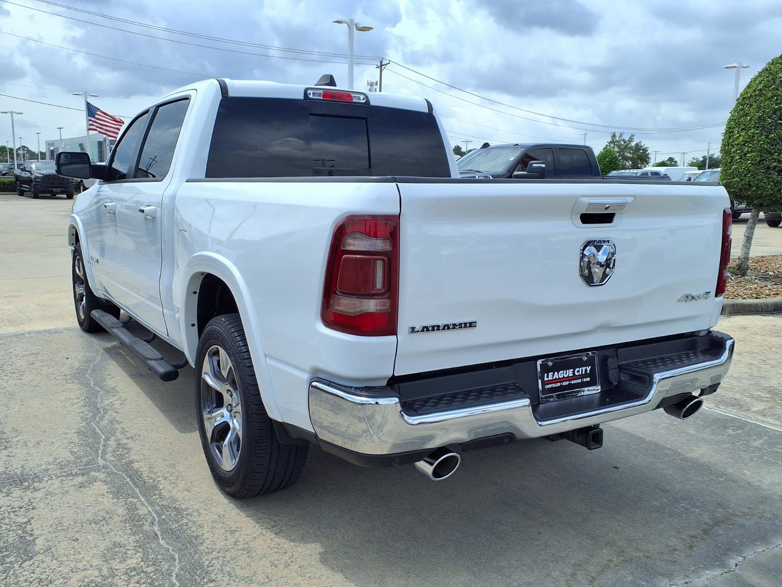 Used 2022 RAM 1500 Laramie AWD/4WD image 2