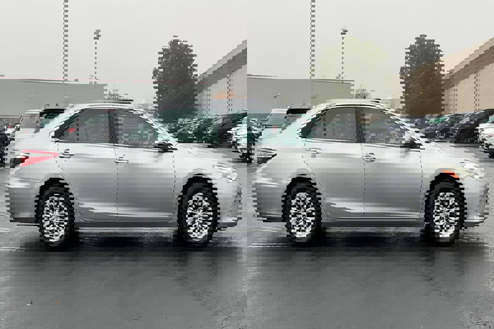 Used 2016 Toyota Camry LE image 6