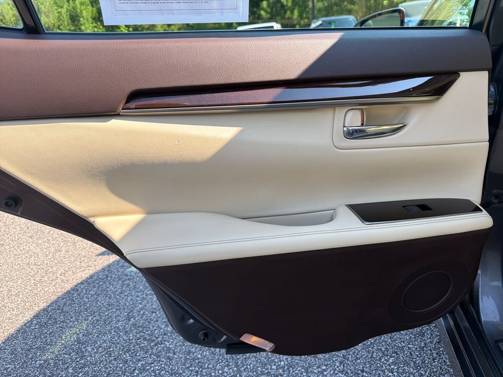 Used 2016 Lexus ES 350 w/ Premium Package w/Wood Trim FWD image 49