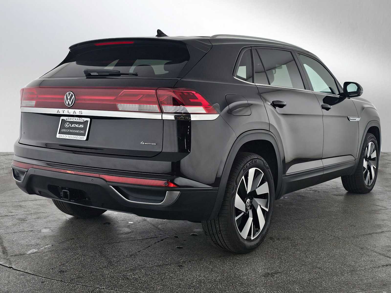 Used 2025 Volkswagen Atlas Cross Sport SE image 3