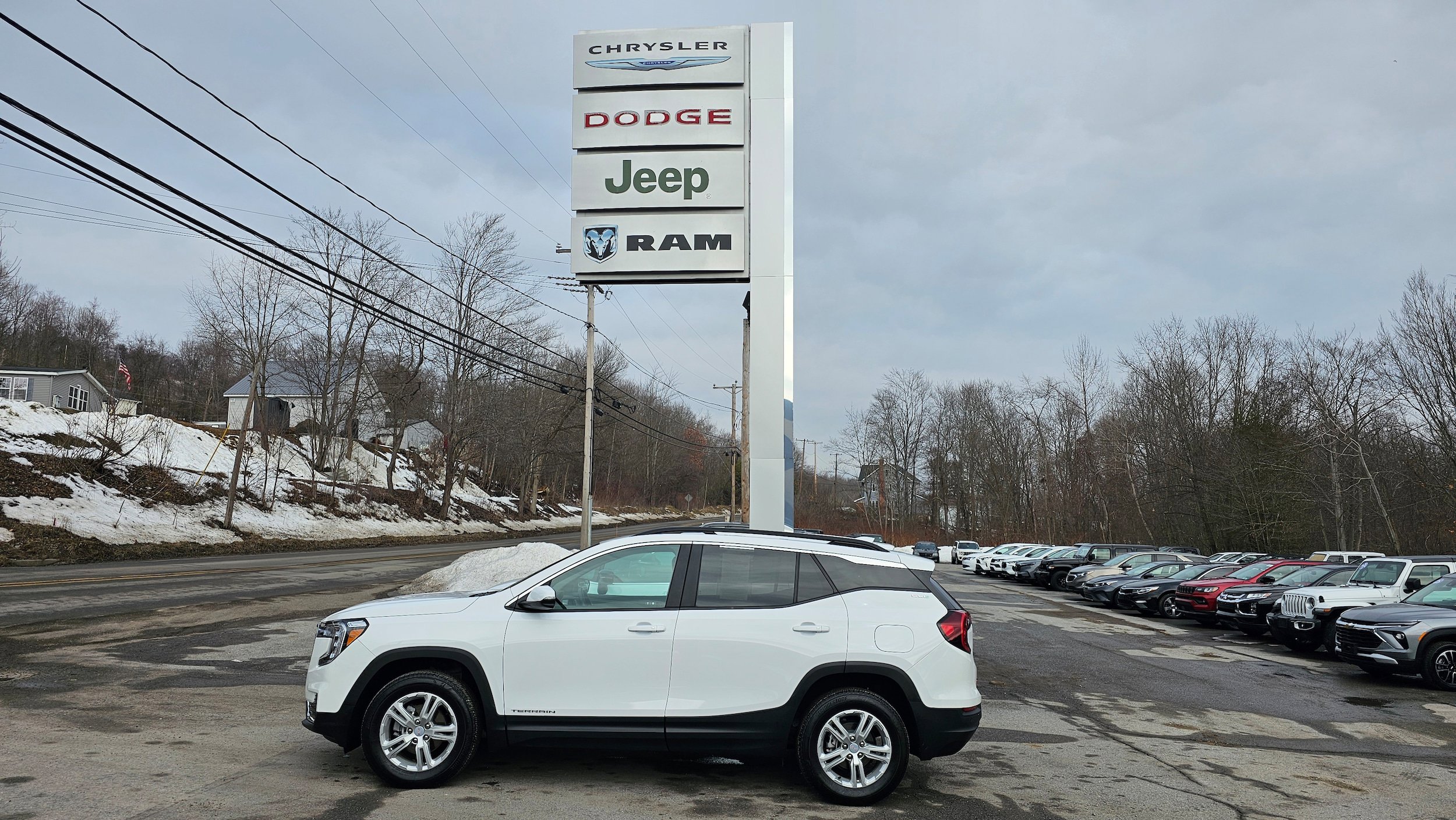 Used 2023 GMC Terrain SLE w/ Driver Convenience Package image 31