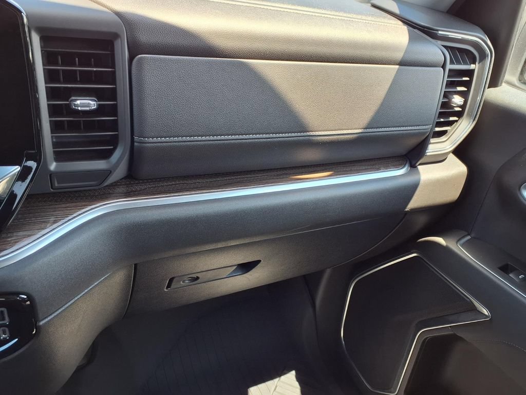 Used 2022 Chevrolet Silverado 1500 LT AWD/4WD image 15