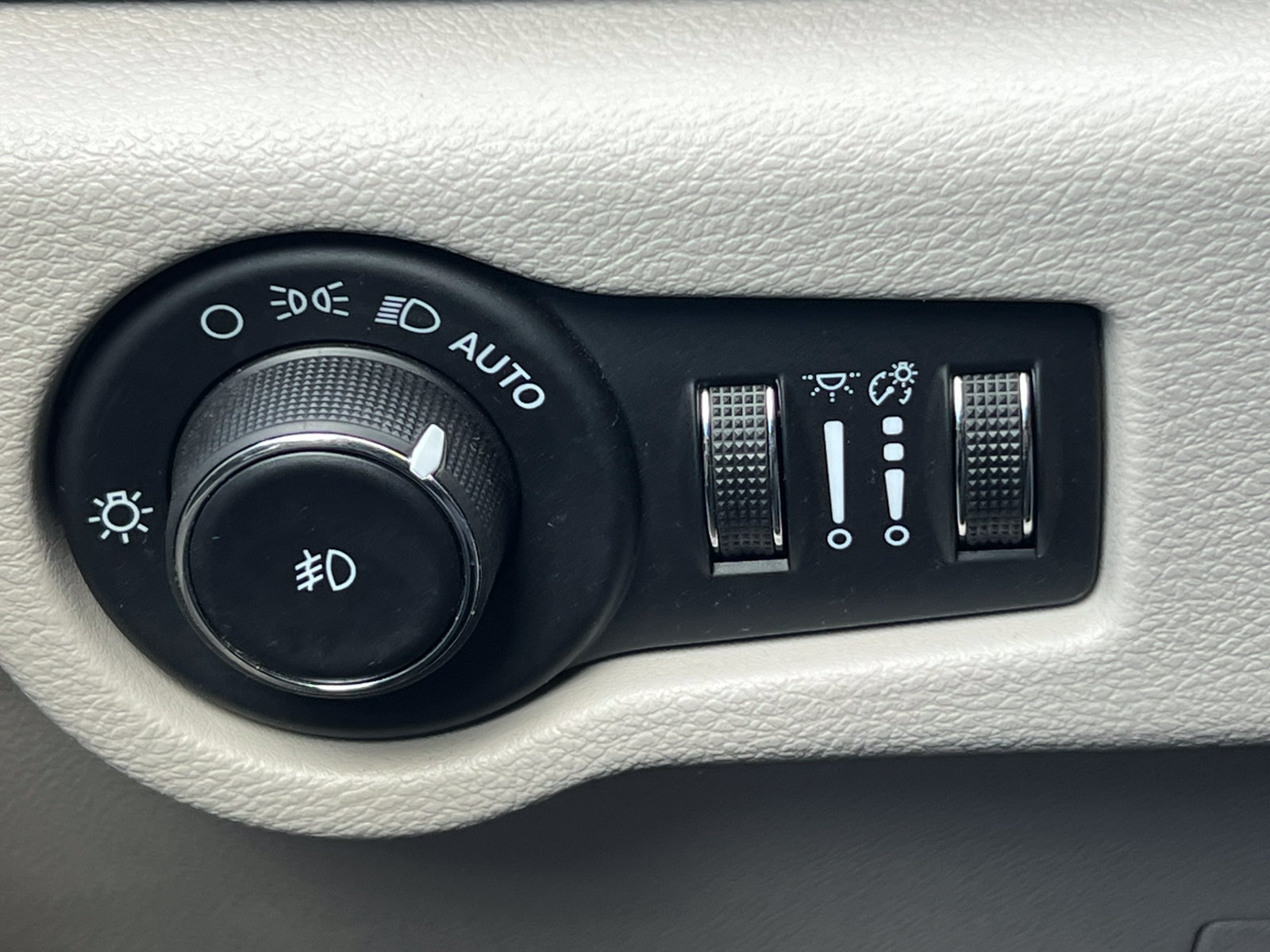 Used 2020 Chrysler Pacifica Touring-L Plus FWD image 23