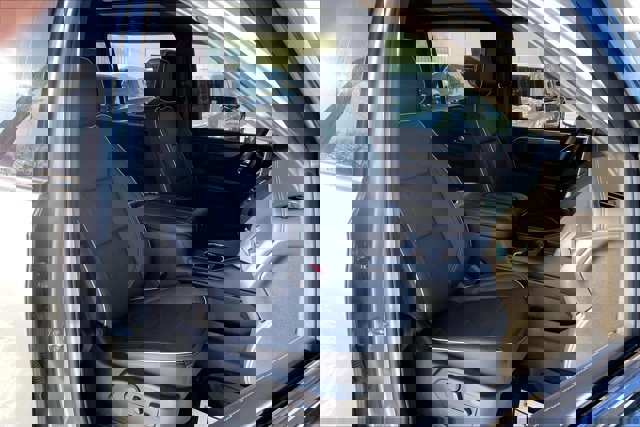 Used 2023 GMC Yukon XL SLT image 6