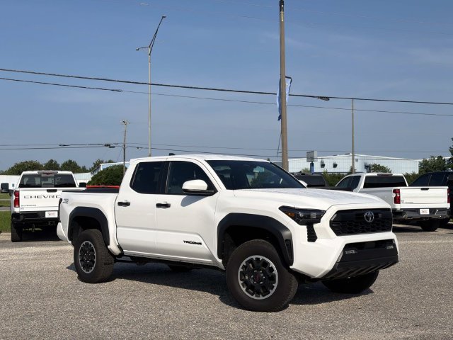 Used 2025 Toyota Tacoma TRD Off-Road AWD/4WD image 2