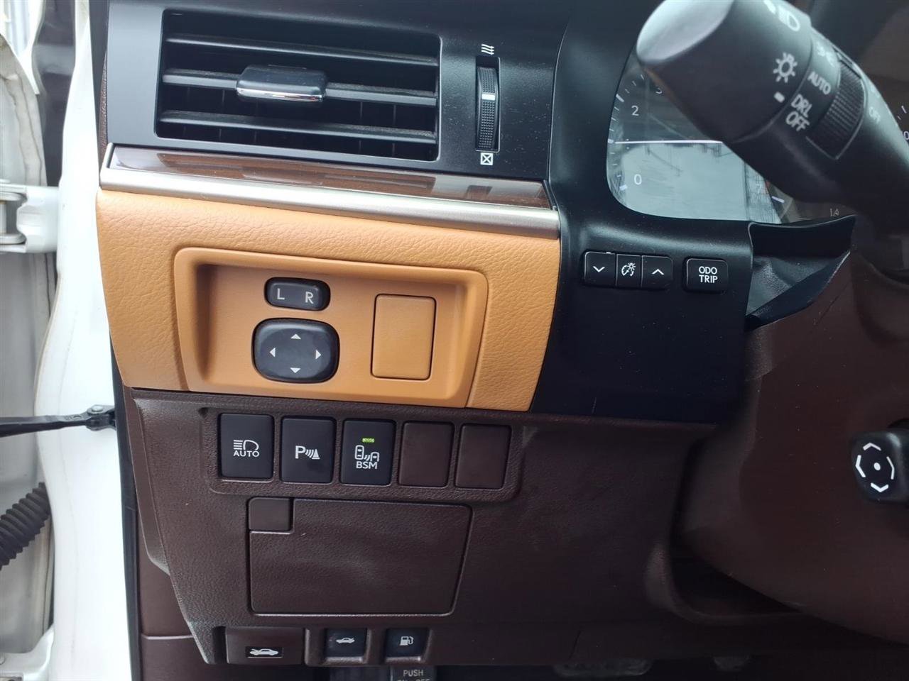 Used 2016 Lexus ES 350 w/ Premium Package w/Wood Trim image 15