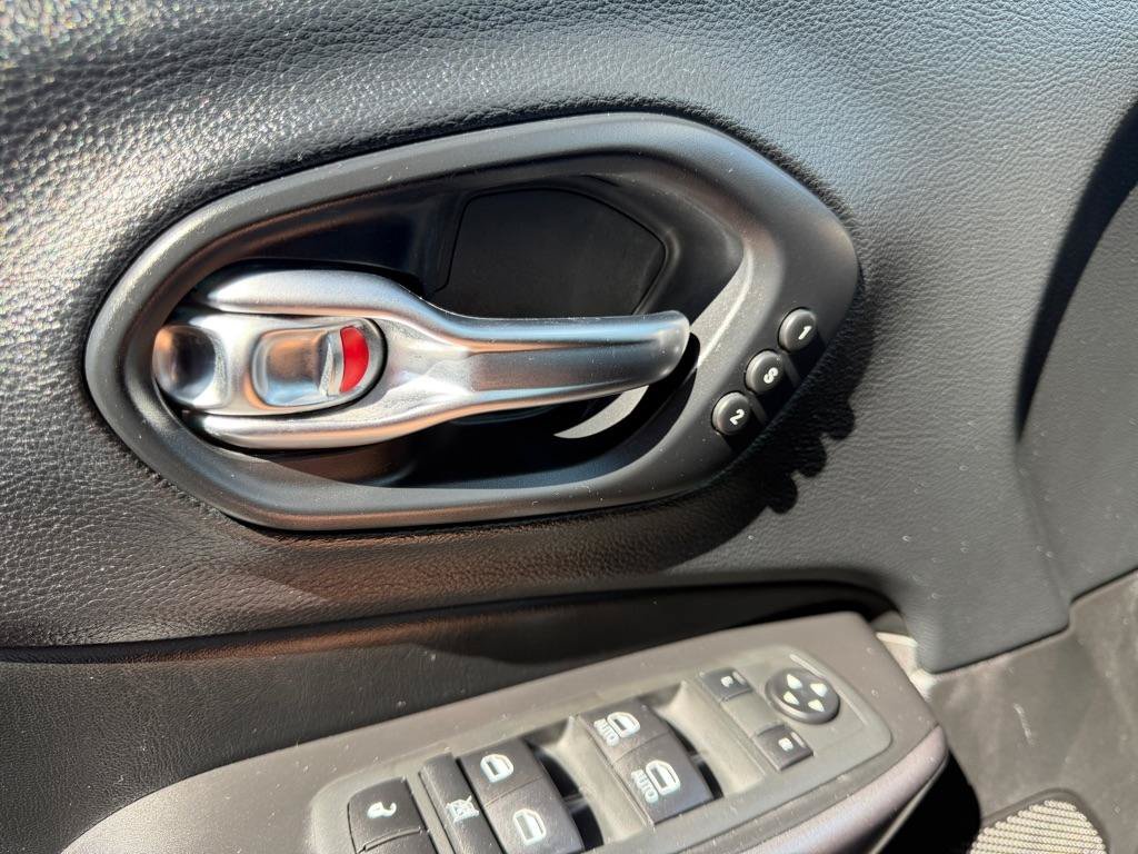 Used 2020 Jeep Cherokee Limited AWD/4WD image 41
