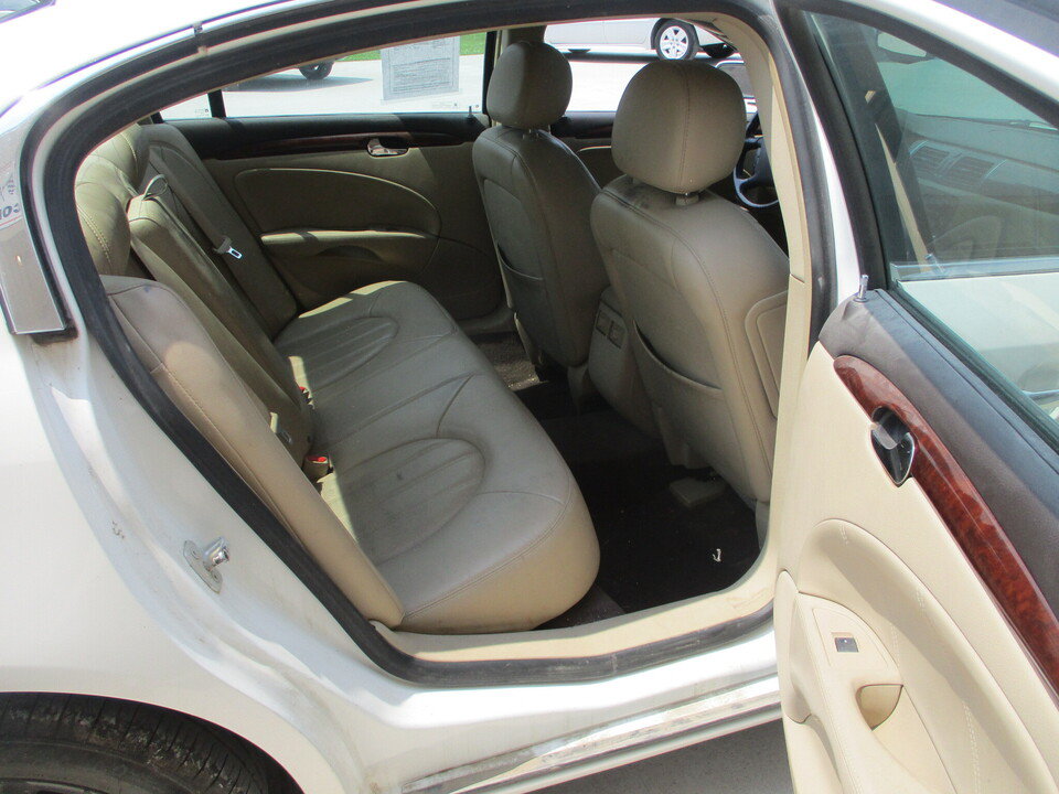 Used 2007 Buick Lucerne CXS w/ Driver Confidence Package FWD image 23