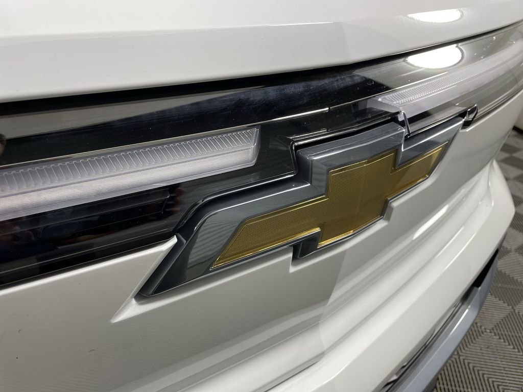 New 2025 Chevrolet Silverado EV LT image 33