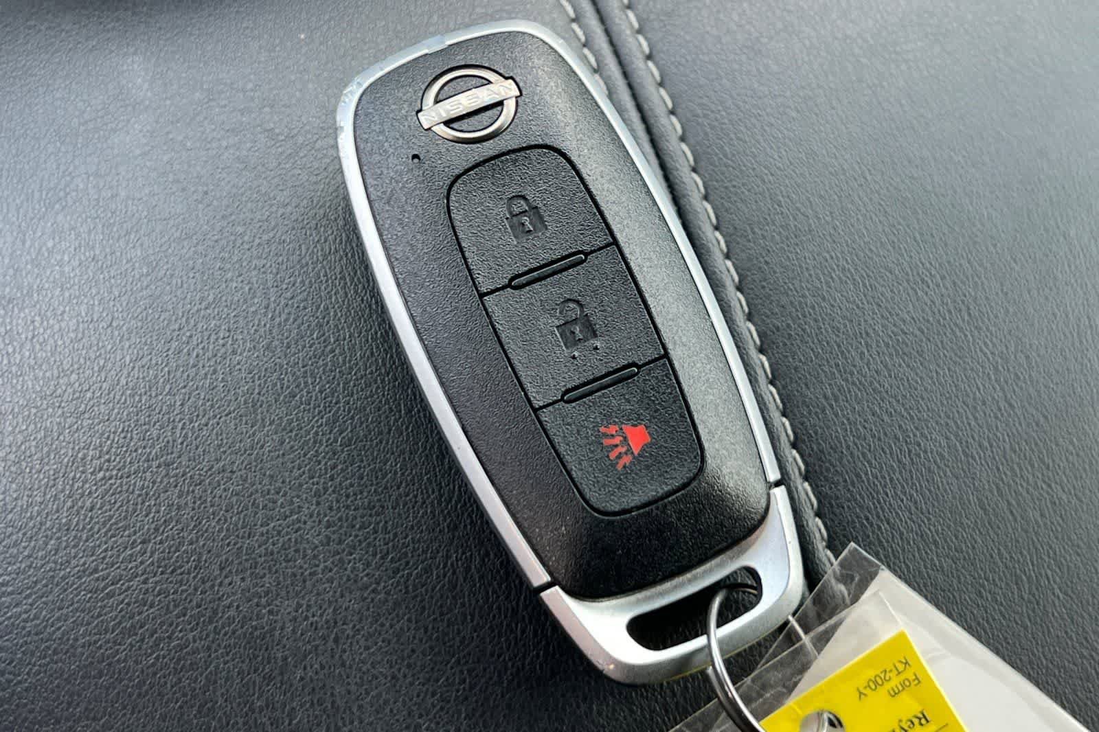 Used 2025 Nissan Pathfinder S image 29