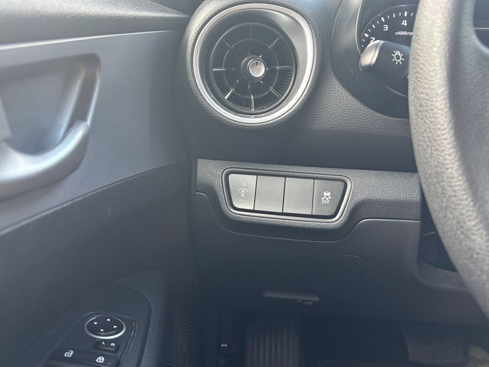 Used 2024 Kia Forte LXS FWD image 30