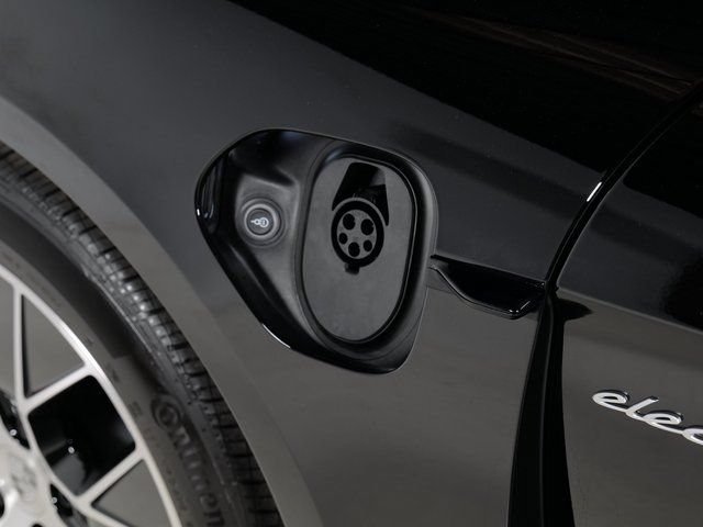 New 2026 Porsche Taycan 4S AWD/4WD image 34