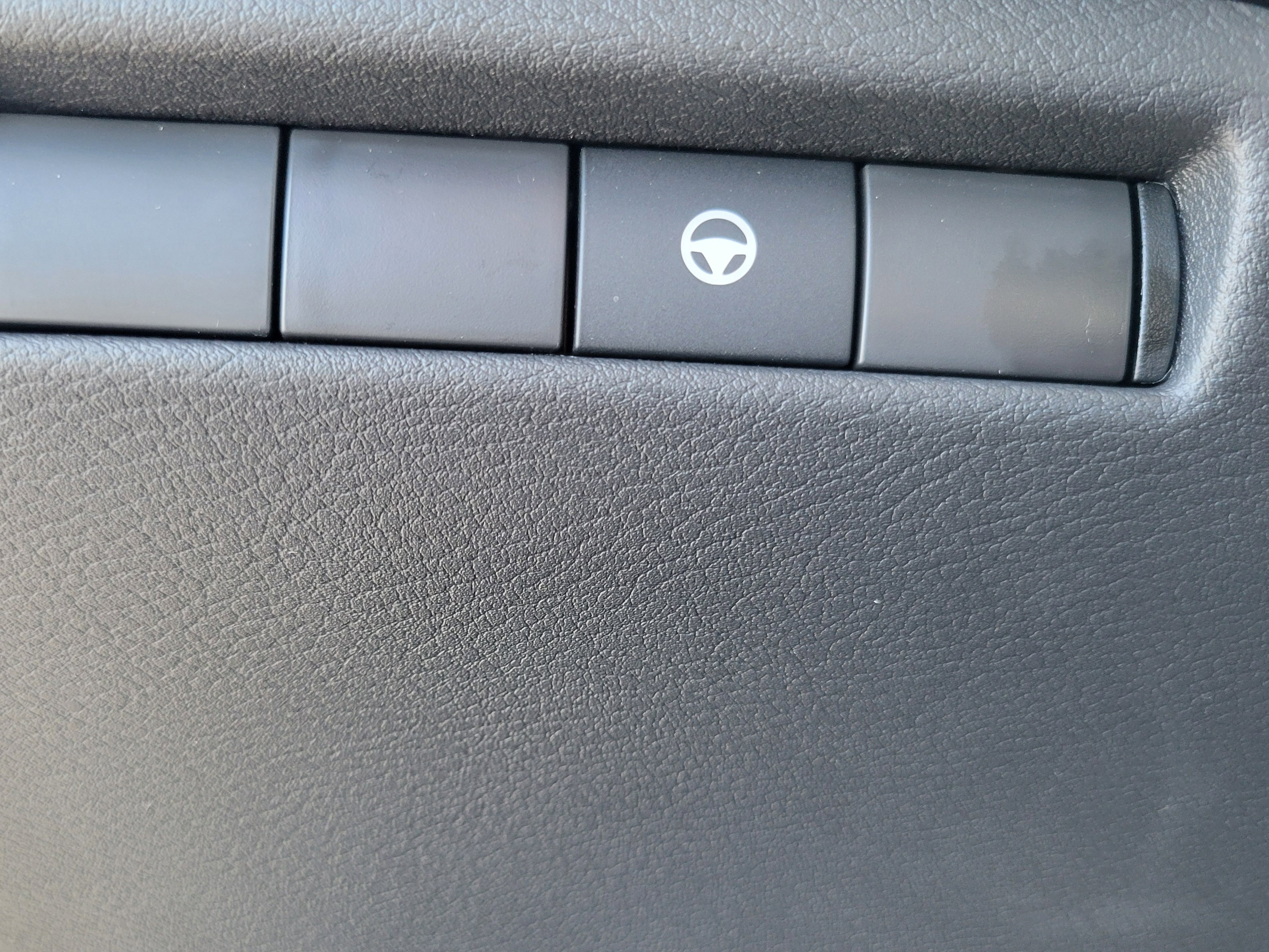 New 2025 Nissan Kicks SR image 27