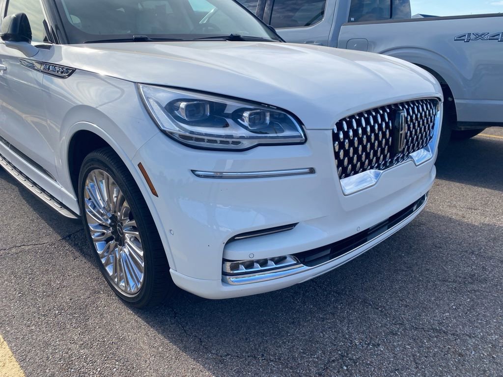 Used 2023 Lincoln Aviator Black Label AWD/4WD image 3