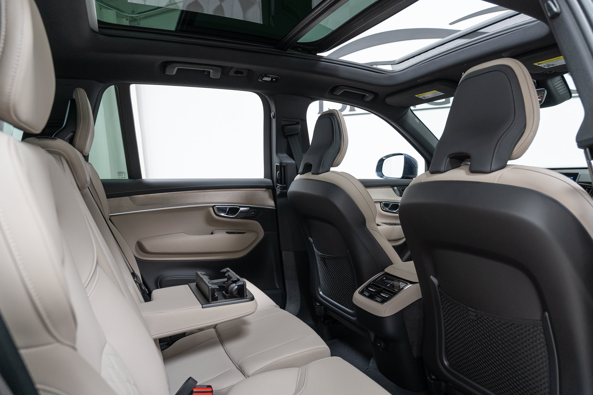 New 2026 Volvo XC90 B5 Plus w/ Protection Package AWD/4WD image 23