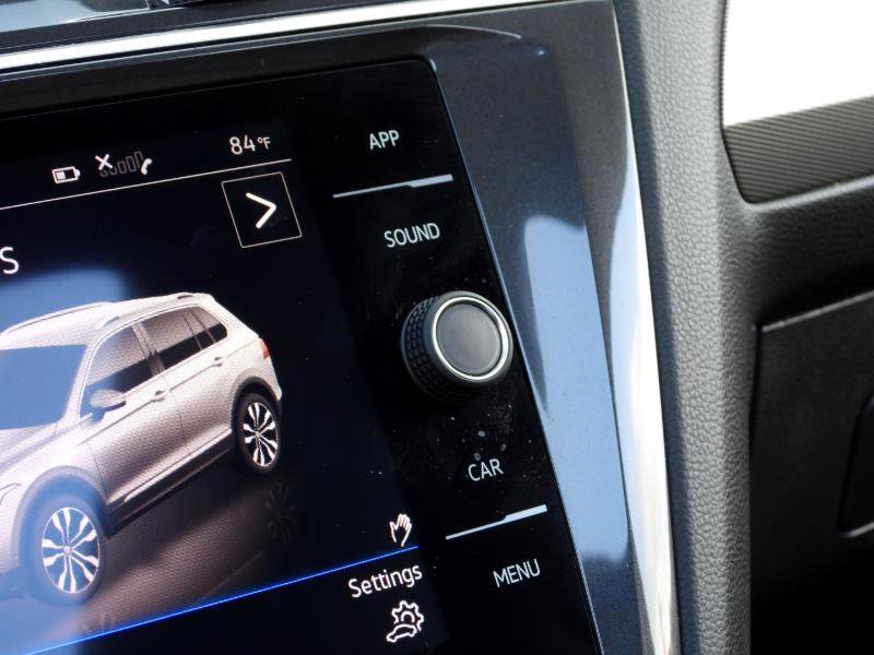 Used 2023 Volkswagen Tiguan SE w/ Panoramic Sunroof Package image 53