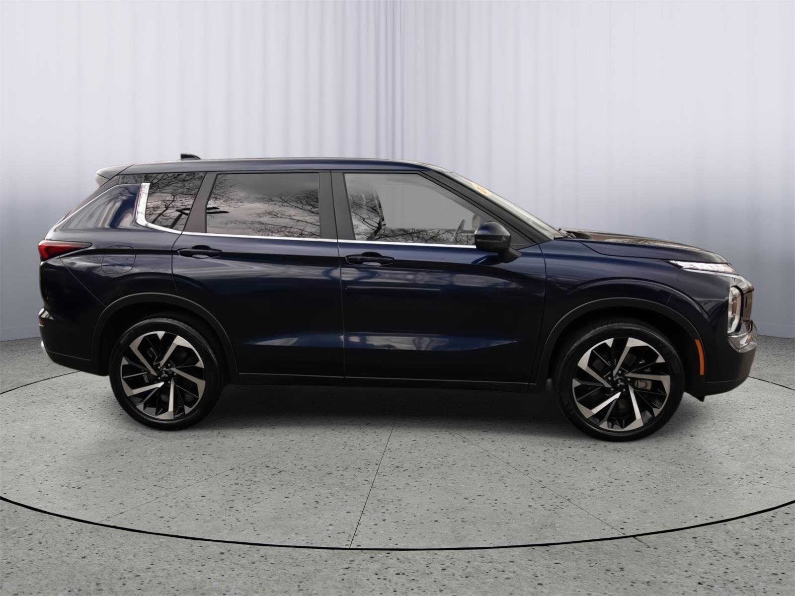 Used 2024 Mitsubishi Outlander SE image 25