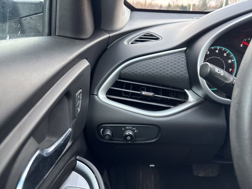 Used 2024 Chevrolet Malibu LT image 36