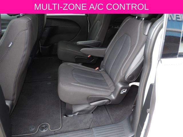 Used 2024 Chrysler Pacifica Touring FWD image 18