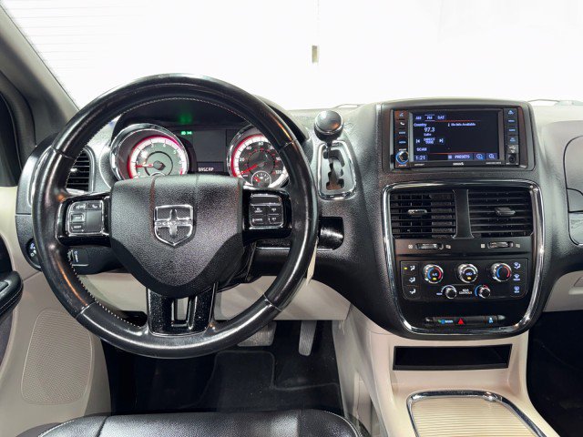 Used 2019 Dodge Grand Caravan SXT FWD image 16