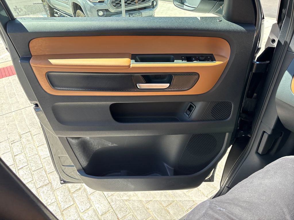 New 2025 Volkswagen ID. Buzz Pro S Plus AWD/4WD image 9