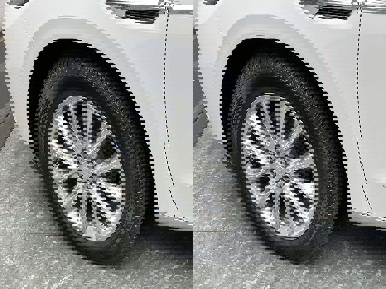 Used 2019 Buick Enclave Premium AWD/4WD image 36