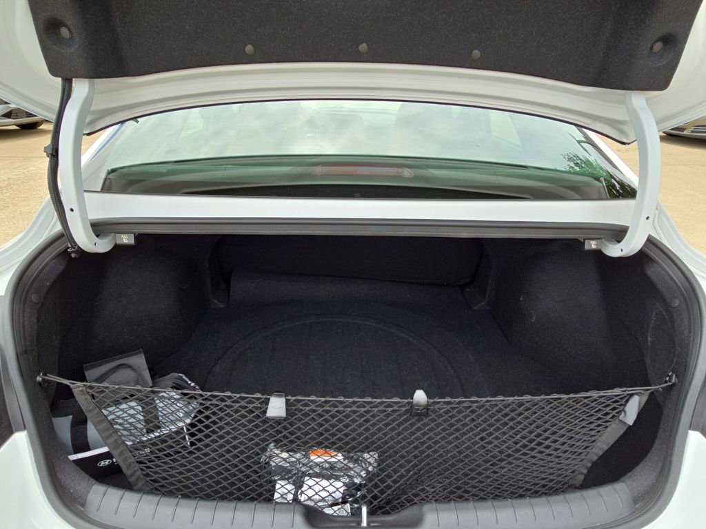 Certified 2024 Hyundai Elantra SEL image 12