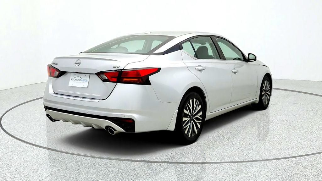 Used 2023 Nissan Altima 2.5 SV w/ SV Premium Package FWD image 5