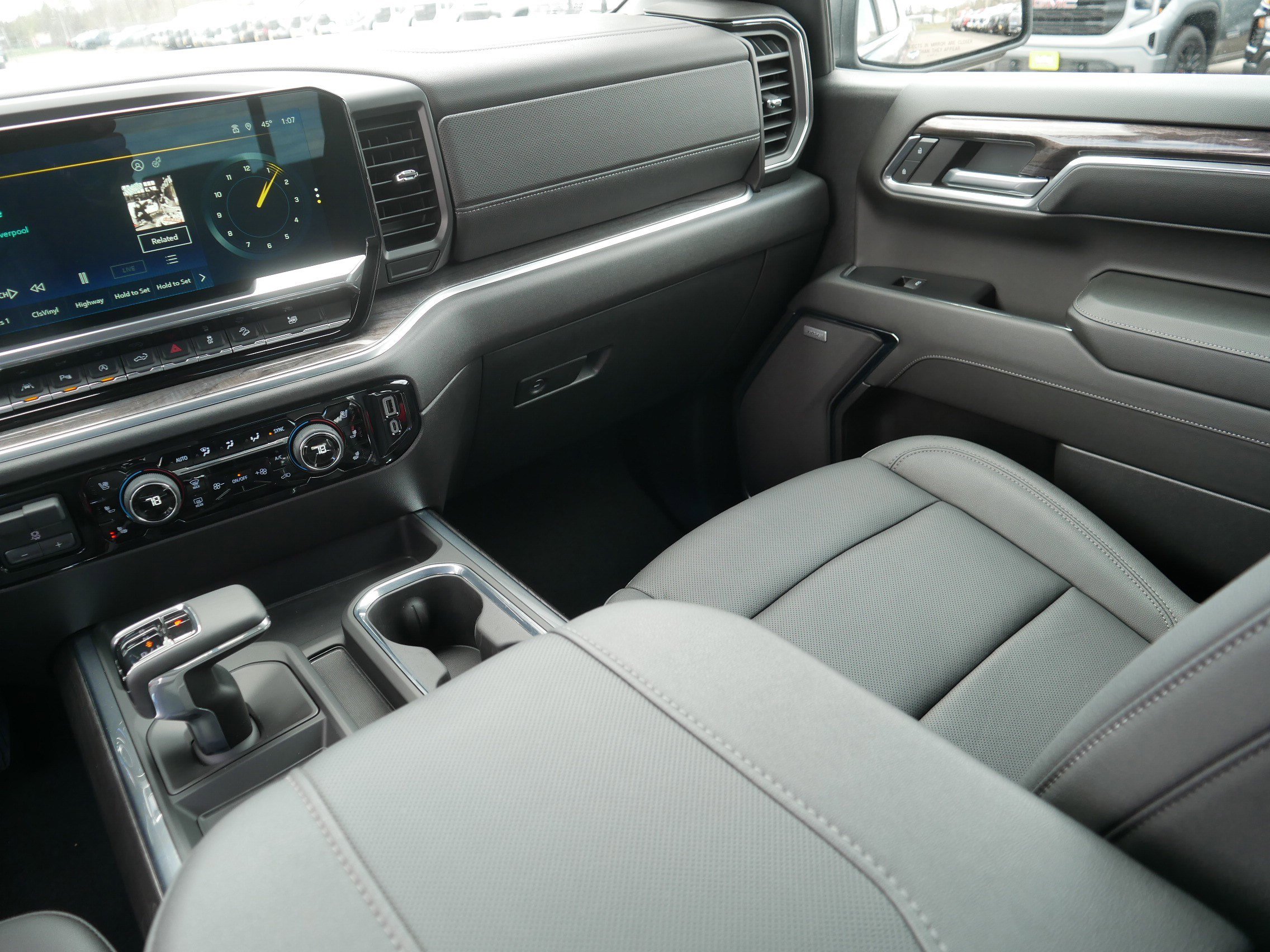 Used 2024 Chevrolet Silverado 1500 LTZ image 11