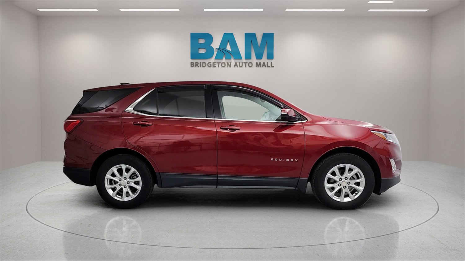 Used 2019 Chevrolet Equinox LT image 2