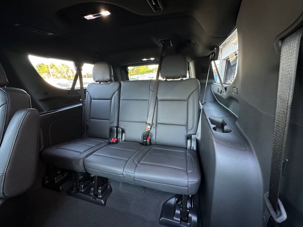 Used 2026 Chevrolet Suburban Z71 w/ Comfort Package AWD/4WD image 24