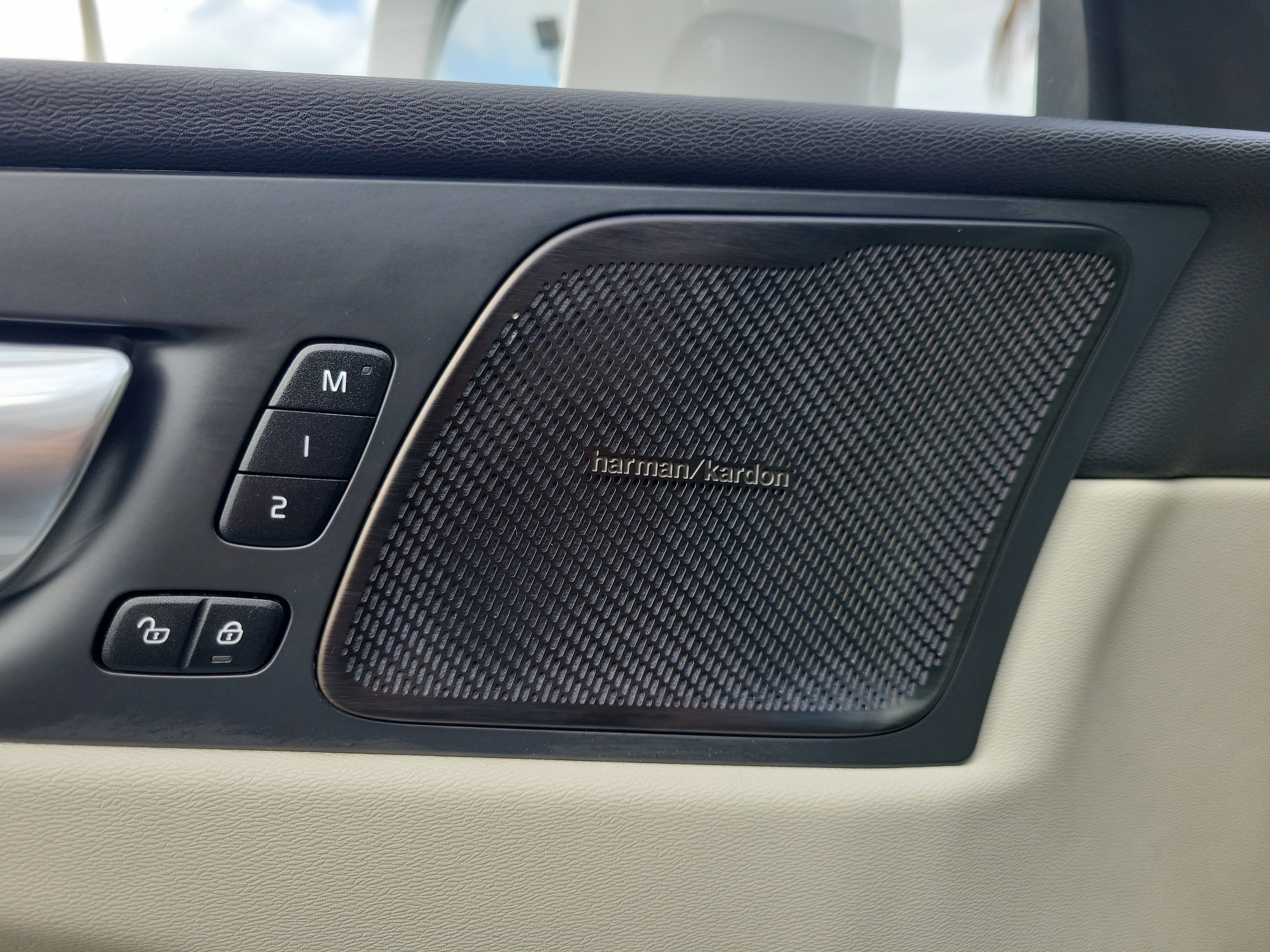 Used 2023 Volvo XC60 B5 Plus w/ Climate Package image 20