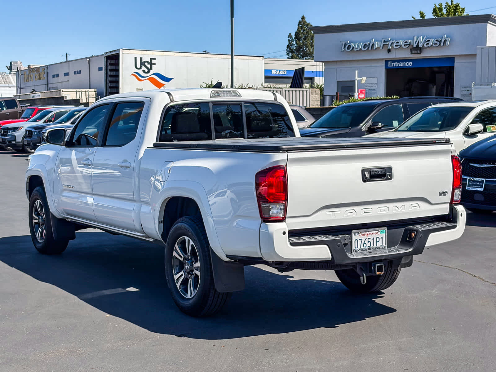 Used 2016 Toyota Tacoma TRD Sport AWD/4WD image 2