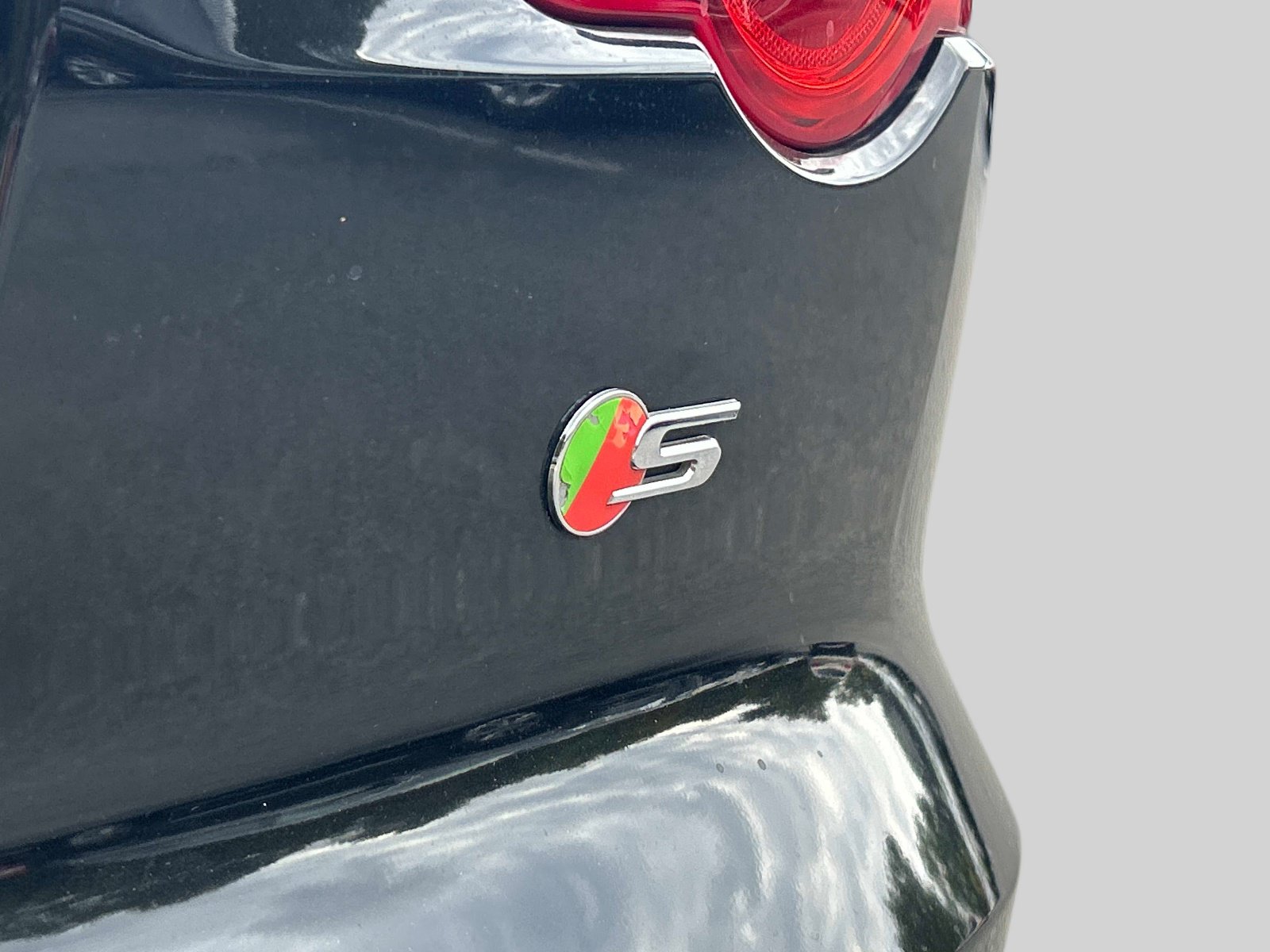 Used 2014 Jaguar F-TYPE S RWD image 13