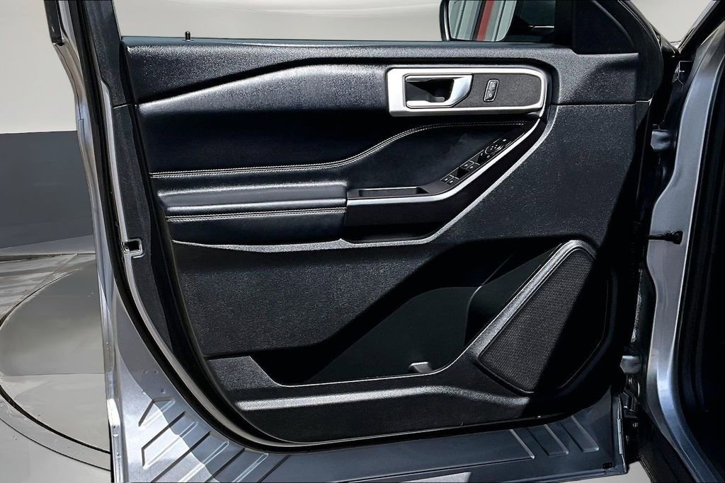 Used 2020 Ford Explorer XLT w/ Equipment Group 202A image 20