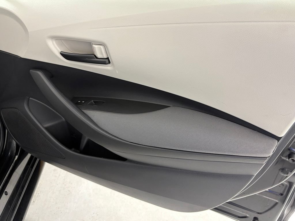 Used 2022 Toyota Corolla LE w/ Carpet Mat Package (TMS) FWD image 38