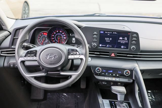 Used 2023 Hyundai Elantra SEL FWD image 7
