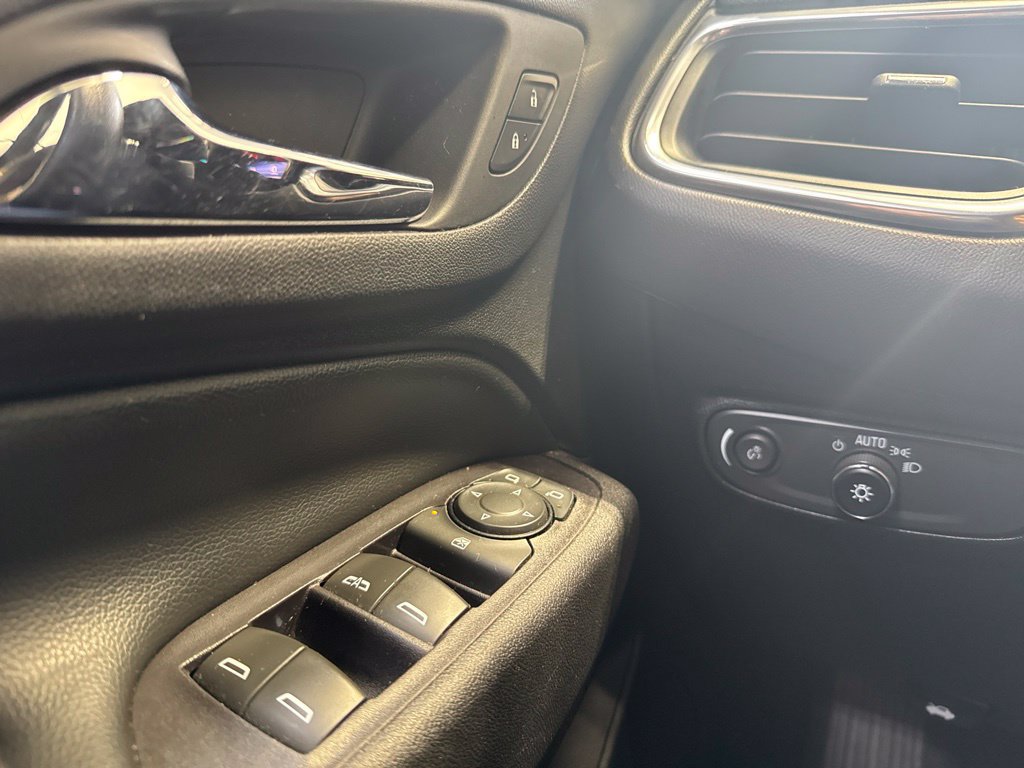 Used 2020 Chevrolet Equinox LT FWD image 9
