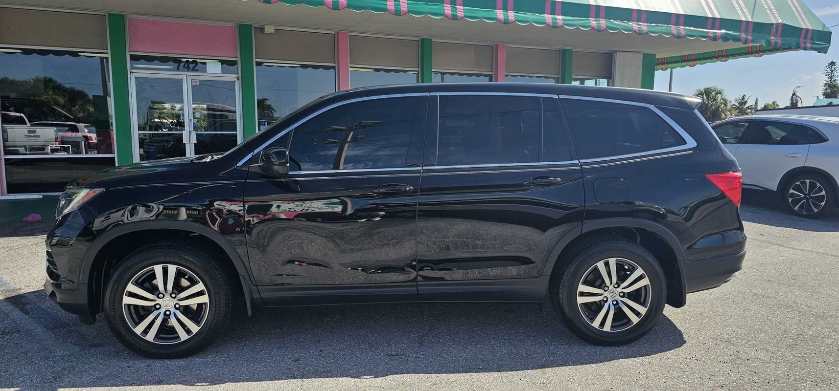 Used 2017 Honda Pilot EX-L image 2