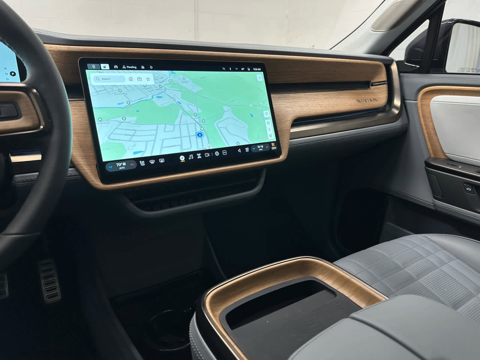 Used 2026 Rivian R1S Premium image 30