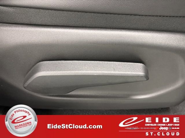 New 2025 Jeep Grand Cherokee Altitude image 28