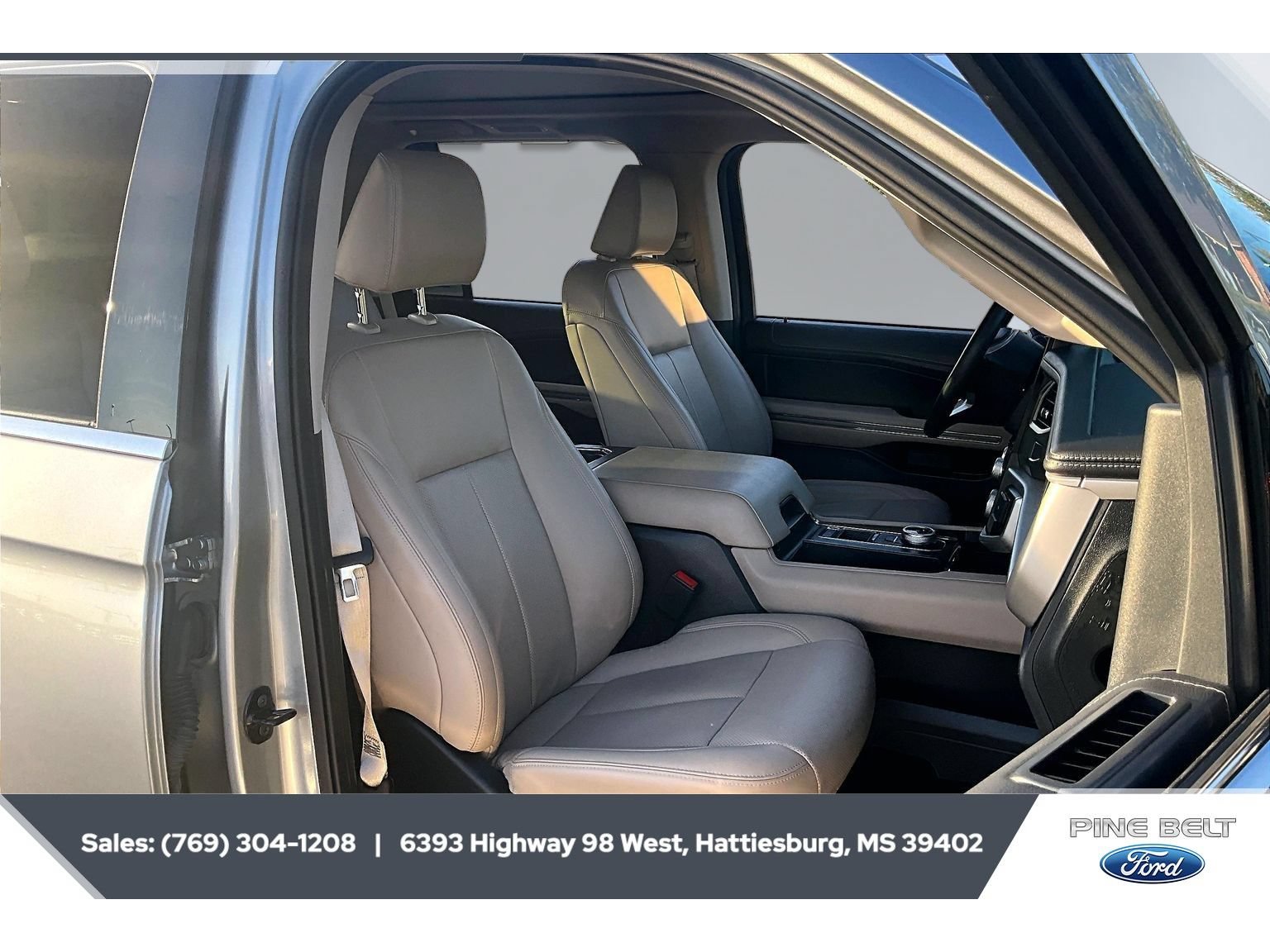 Used 2024 Ford Expedition XLT RWD image 6