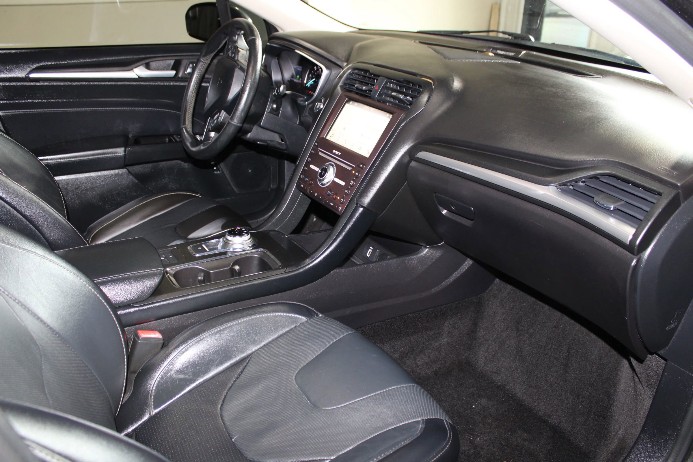 Used 2017 Ford Fusion Energi Titanium FWD image 37