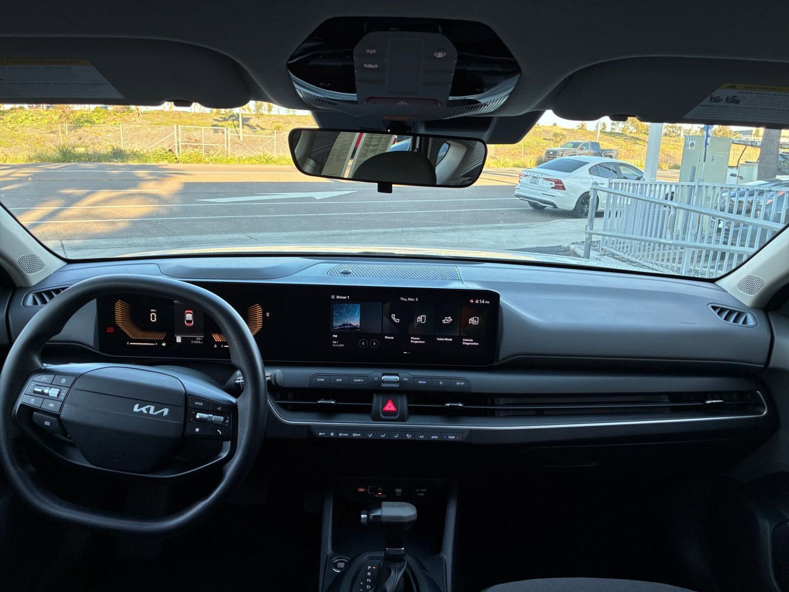 Used 2025 Kia K4 LXS image 32