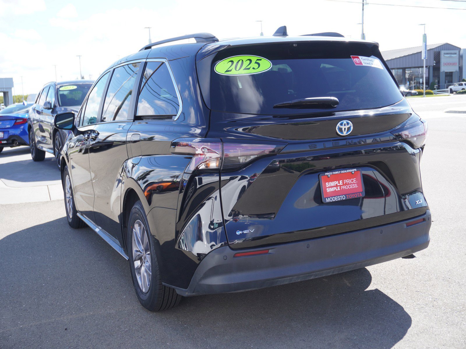 Used 2025 Toyota Sienna XLE image 6