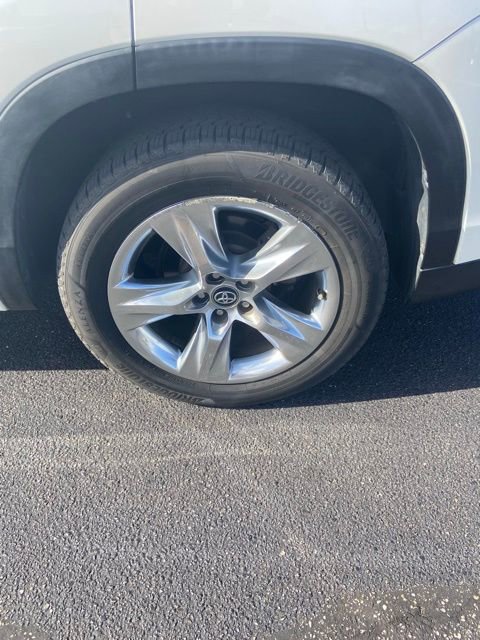 Used 2019 Toyota Highlander Limited image 4