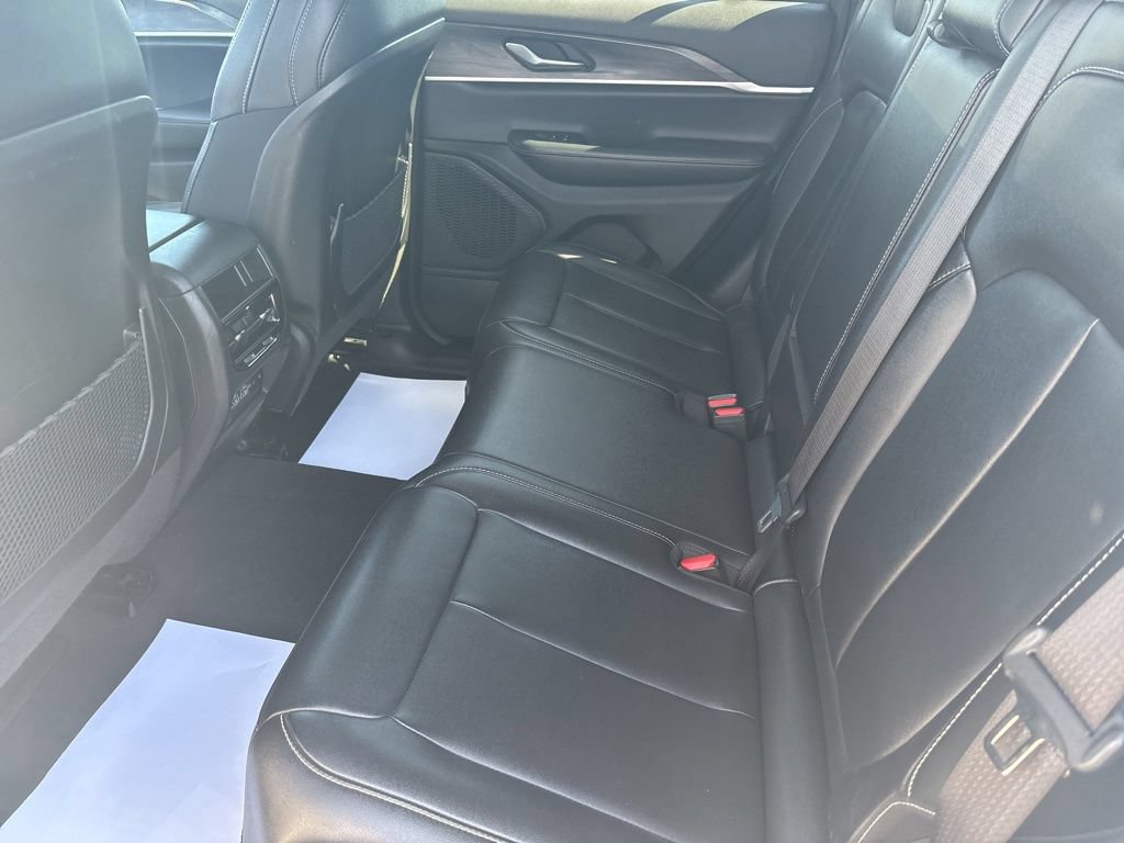 Certified 2023 Jeep Grand Cherokee Limited w/ Black Appearance Package AWD/4WD image 29