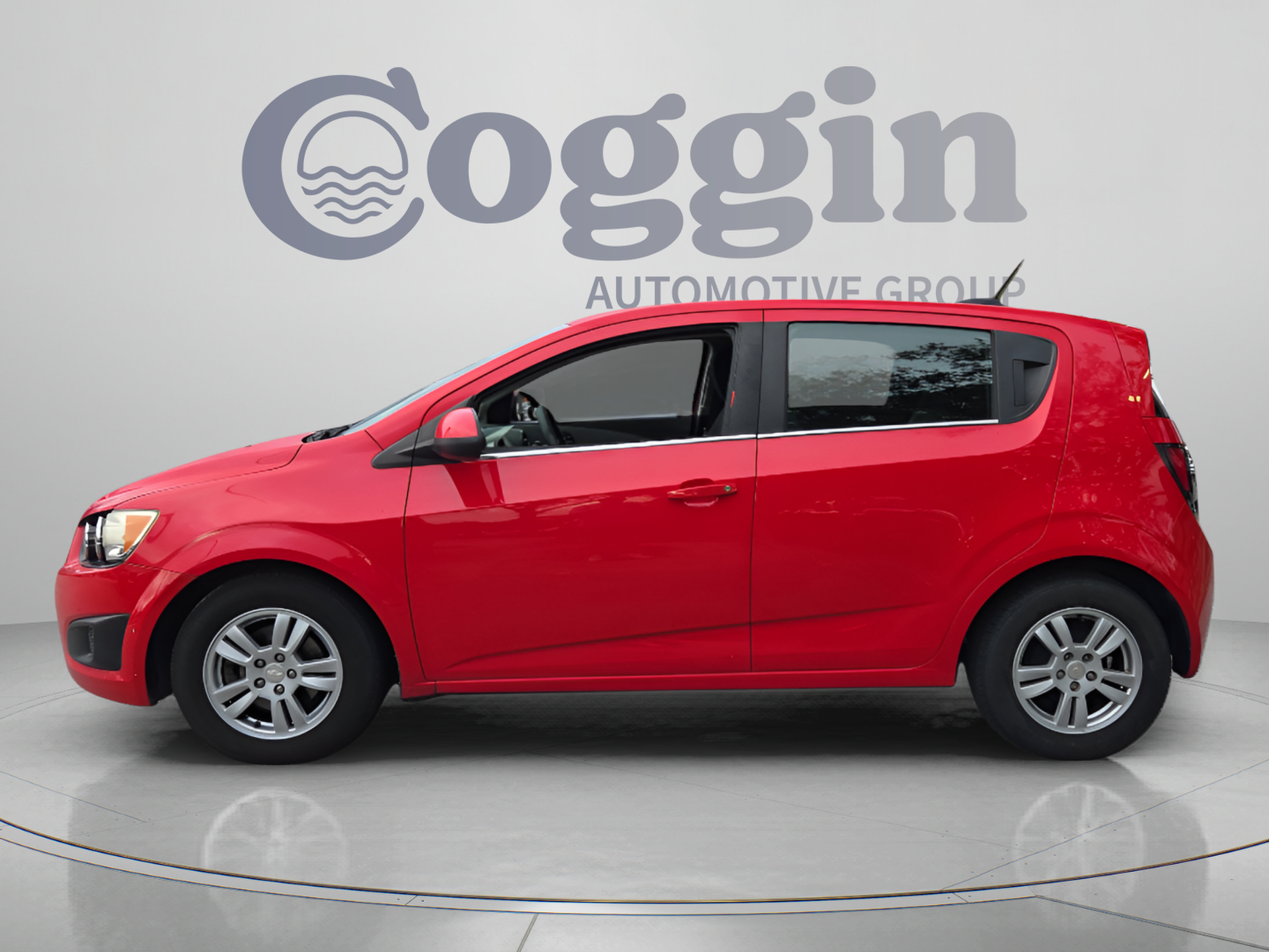 Used 2016 Chevrolet Sonic LT FWD image 2